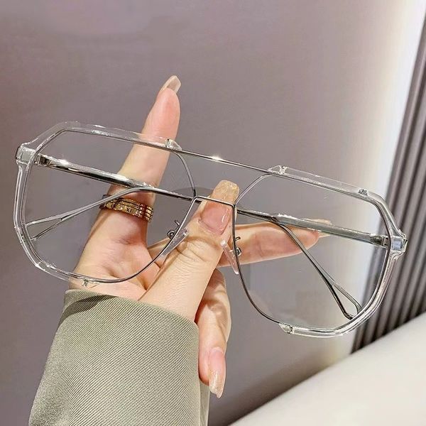 

new luxury sunglasses for men and women designers, casual, fashionable, high-end, stylish, handsome, and practical sunglasses, White;black