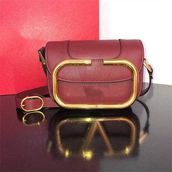 

designer buckle outdoor bag luxurys shoulder magnetic flip small bag women color winter cross solid adjustable straps loco bag 53vn