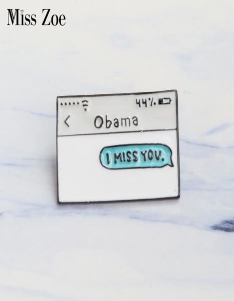 

miss zoe obama tekst bericht emaille pins ik mis je broches gift voor vrienden grappige pin badge knop revers voor kleding cap zak2207579, Gray