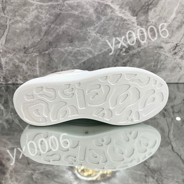 

new luxurys designers shoes white black men women fashion retro trainers outdoor sports sneakers hiking shoes