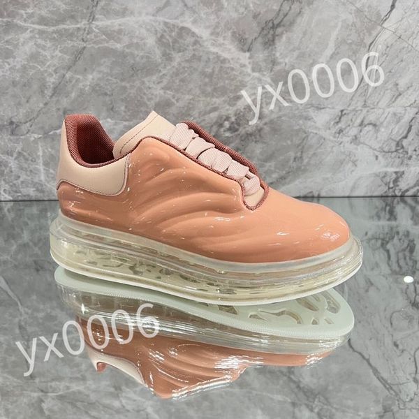 

2023 new luxurys fashion men and womens arrow hiking shoes couple walking sports mens brand-name sneakers ladies non-slip soles skate shoe, Black