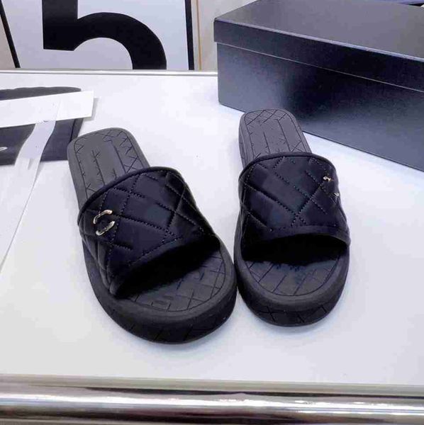 

fashion slippers 2023 channel luxury design summer men's and women's flats thick soled leather rubber lettering logo casual cartoo, Black
