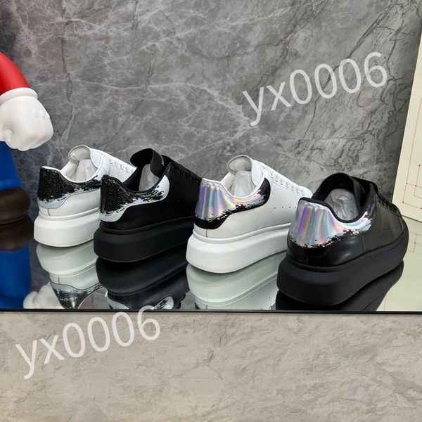 

luxurys designers shoes white black men women fashion retro trainers outdoor sports sneakers hiking shoe