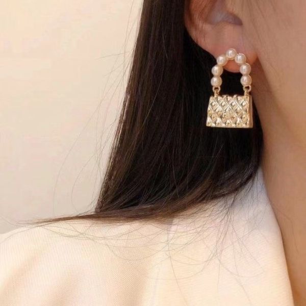 

designed by an international luxury master, fashionable women's large earrings are the preferred fashion accessory gift for wedding par, Golden;silver