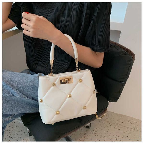 

designer women valentino bags elegant roman stud tote bag cplk rivest chain handbag large capacity femeal crossbody duffels fashion single s