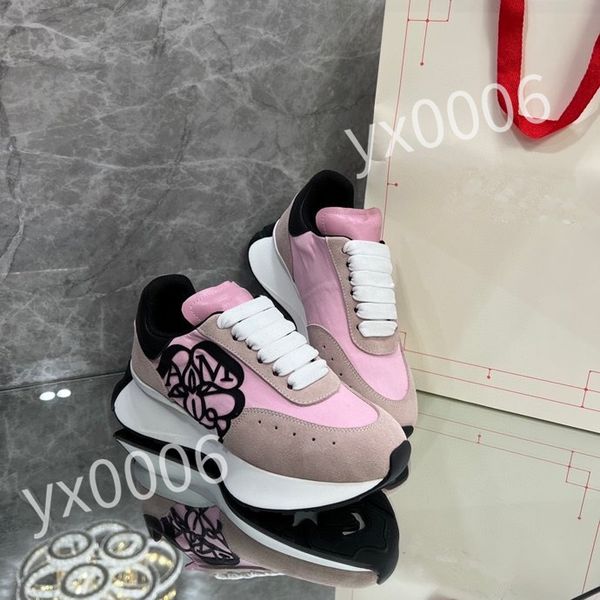 

2023 designer calfskin casual shoes reflective sneakers vintage leather trainers fashion leisure shoe platform lace-up women mens sneaker, Black
