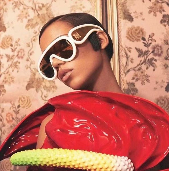 

wholesale of sunglasses new luo yijia fashion one piece large frame windshields personalized sunglasses for men and women, White;black