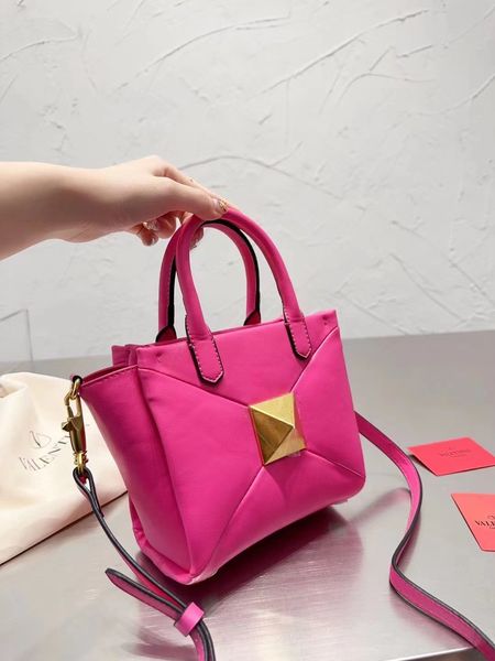 

highquality fashionable bag hands bags handheld crossbody outlet single shoulder designer diagonal straddle decorated leather womens handbag