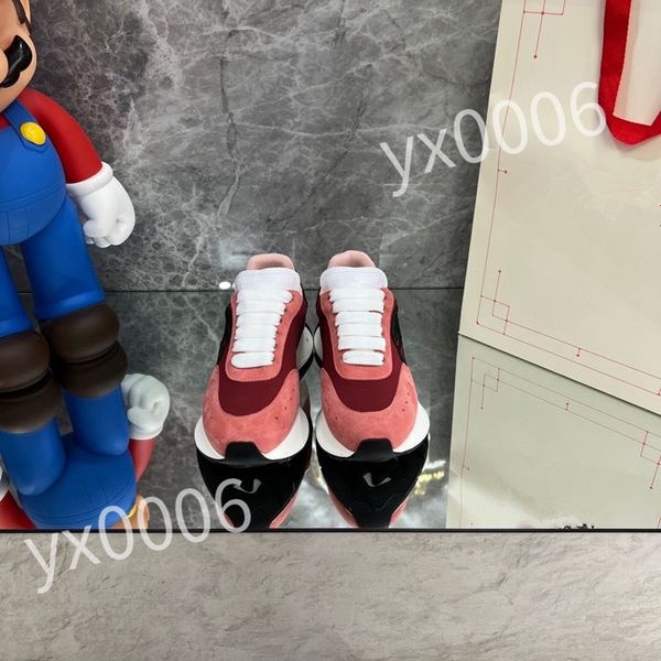 

2023 luxurys designer calfskin casual shoes reflective sneakers vintage leather trainers fashion leisure shoe platform lace-up women mens sn, Black