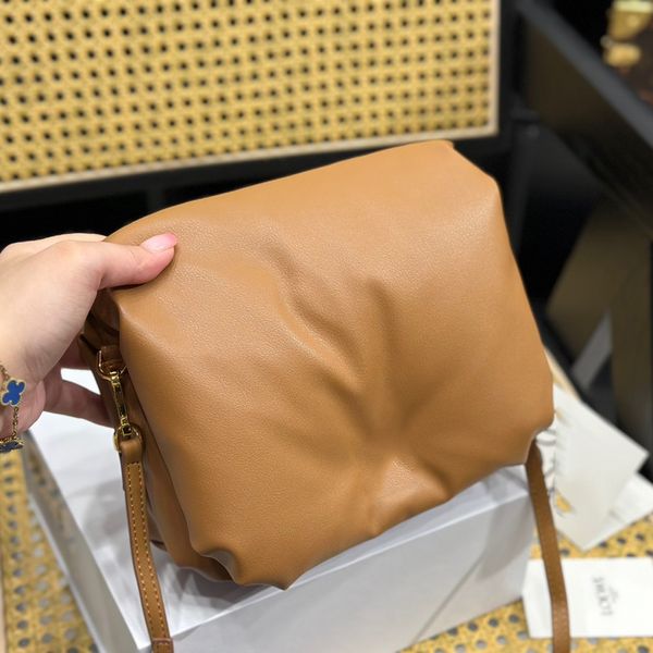 

23 new luxury women's bag puffer goya feels very soft and waxy smooth detachable gold donut shaped chain stylish design shoulder bag