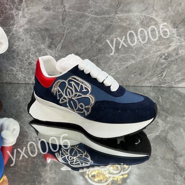

2023 luxury designer calfskin casual shoes reflective sneakers vintage leather trainers fashion leisure shoe platform lace-up women mens sne, Black