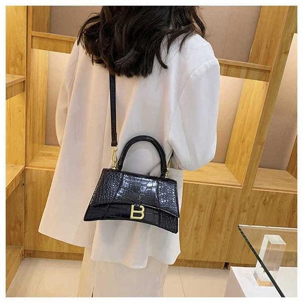 

simple and atmospheric portable one shoulder diagonal cross bag for women's bag crocodile pattern and versatile handbag 60% factory out