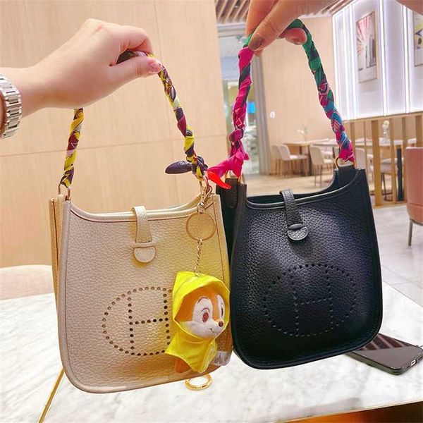 

2023 new family evelyn crossbody bag skin litchi pattern bucket women's bag letter bag 50% clearance sale