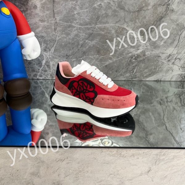 

2023 new designer calfskin casual shoes reflective sneakers vintage leather trainers fashion leisure shoes platform lace-up women mens sneak, Black