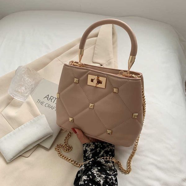 

women valenti designer bags elegant roman stud tote bag ihda rivest chain handbag large capacity femeal crossbody duffels fashion single sho