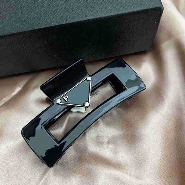

luxury barrettes designer womens triangle p letter hairpin brand classic versatile leisure hairclips fashion black shark hairpin hair clips, Golden;silver