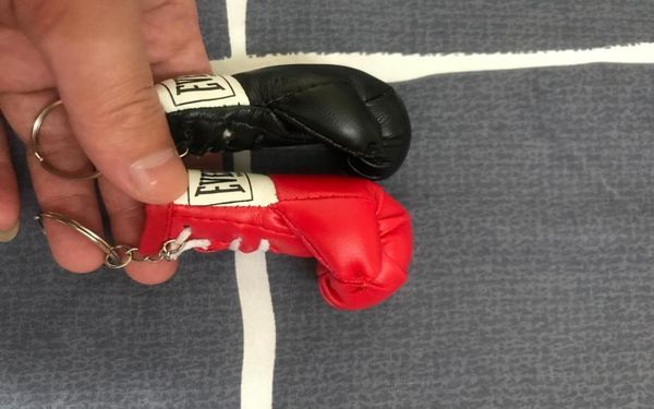 

fist small boxing gloves keychain cheerleading pendant key chain6622298