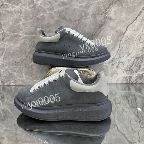 

2023 luxury fashion triple women shoes breathable sneaker black white bred trainers spring autumn sports running outdoor comfortable casual