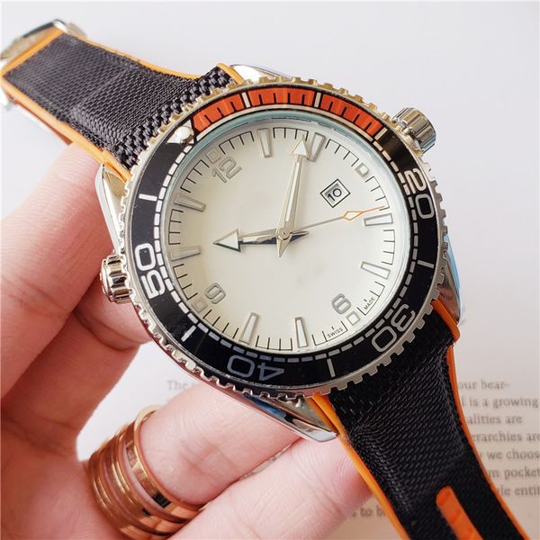 

watch men's watches esigner watches casual water quartz-battery watch waterproof calendar watch, Slivery;brown