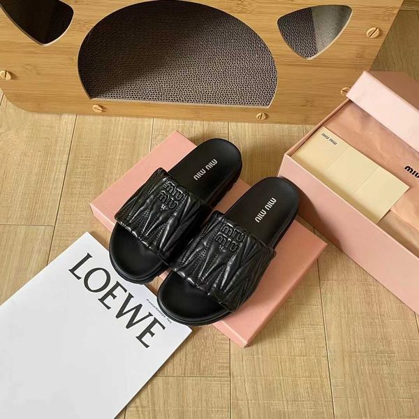 

2023 mius designer beach shoes sandals women slide summer new family pleated slippers round toe thick sole high beauty style casual flat bot