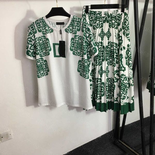 

23ss womens designer clothing skirt set vintage print short sleeve t-shirt high-waisted pleated skirt sets womens clothing, White