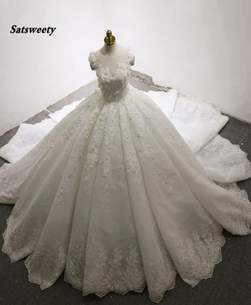 

dubai luxury wedding dresses 3d flower appliques lush ball gowns pleated bridal dress casamento royal train robe de mariee5376570, White