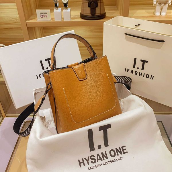 

fashion genuine leather texture large capacity one shoulder women's exquisite versatile crossbody handheld bucket women's bag