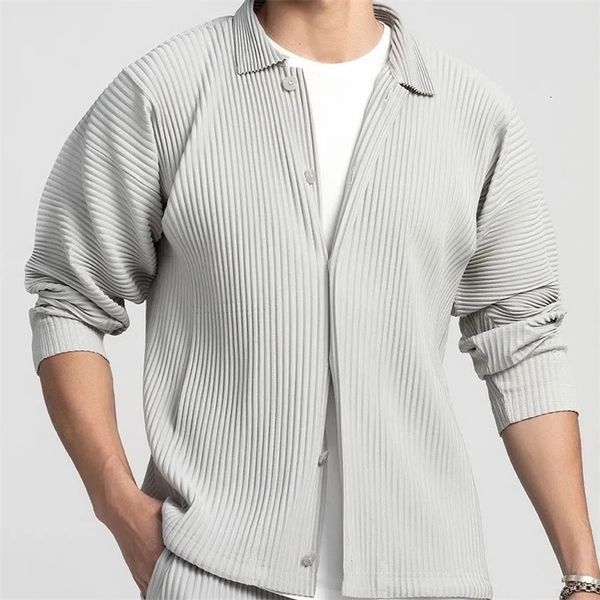 

men's dress shirts shirt coat 2023 spring japanese loose casual cardigan crepe striped long sleeve pleated 230628, White;black