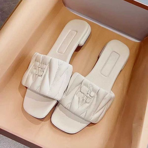 

designer mius beach sandals shoes women pleated slide square toe slippers for in 2023 new summer style flat bottoms casual foot wear valv