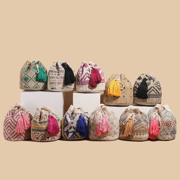 

2021ins japanese and style net red bucket with one shoulder slanting across the beach