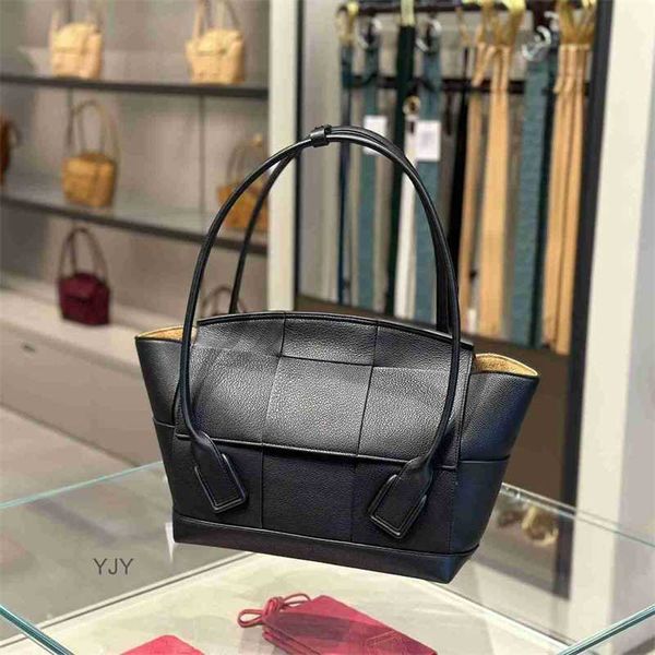 

tote luxury bag bottegas bvs black litchi pattern arco 48 handbag