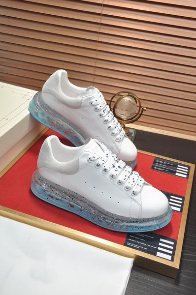 

luxury designer casual shoes logo embossed trainer sneaker triple white pink sky blue black green yellow denim low mens sneakers women train