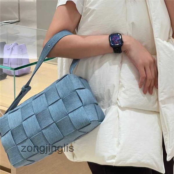 

denim cowhide bottegas bag designer pillow bags venetas 2023 knitted 18 brick cassette one shoulder crossbo evy2