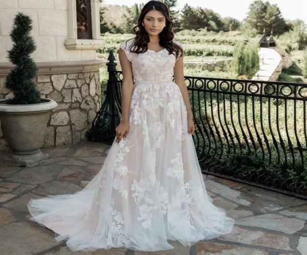 

2020 aline modest wedding dresses with cap sleeves lace v neck romantic country western champagne bridal gowns custom made new sa9830071, White