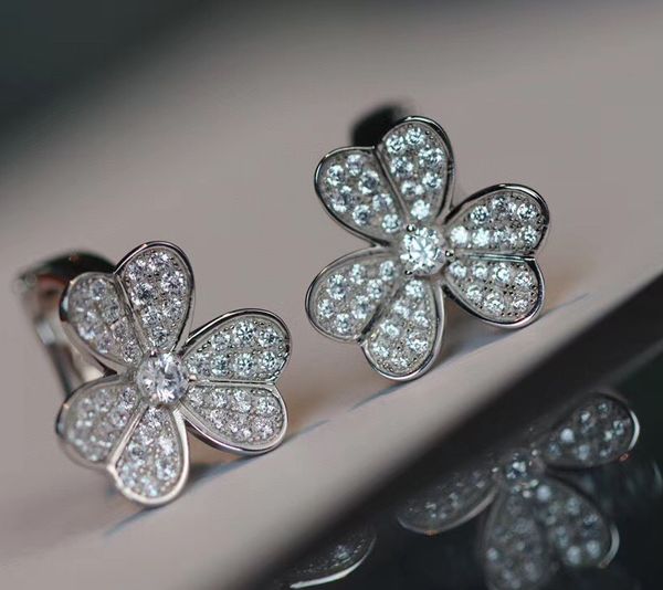 

2023 v gold material flower charm stud earring with diamond in 18k gold plated color for women wedding jewelry gift have box stamp ps7035, Silver