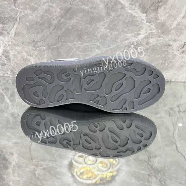 

2023 luxury fashion triple women shoes breathable sneaker black white bred trainers spring autumn sports running outdoor comfortable casual