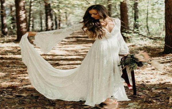 

2023 country style boho lace wedding dresses gown with long flare sleeve v neck a line beach bridal gowns bohemian plus size bride1718217, White
