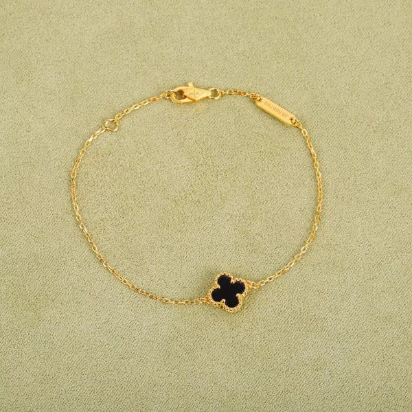 

2023 luxury quality v gold material charm bracelet mini flower design in 18k real gold plated have box stamp ps7031, Black