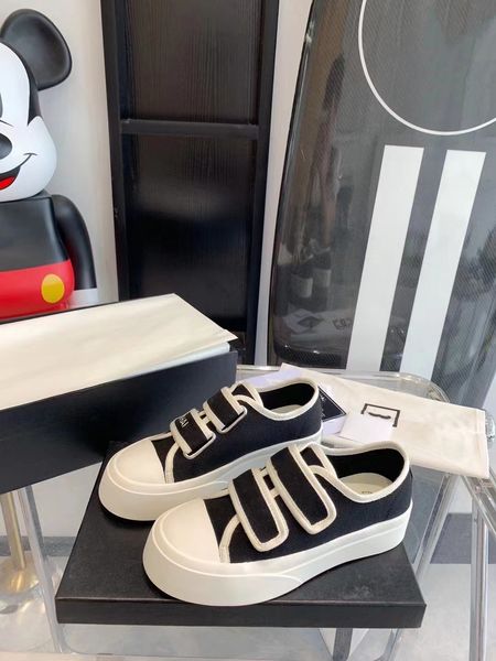 

luxury women's shoes, casual shoes, color matching canvas sneakers, Black