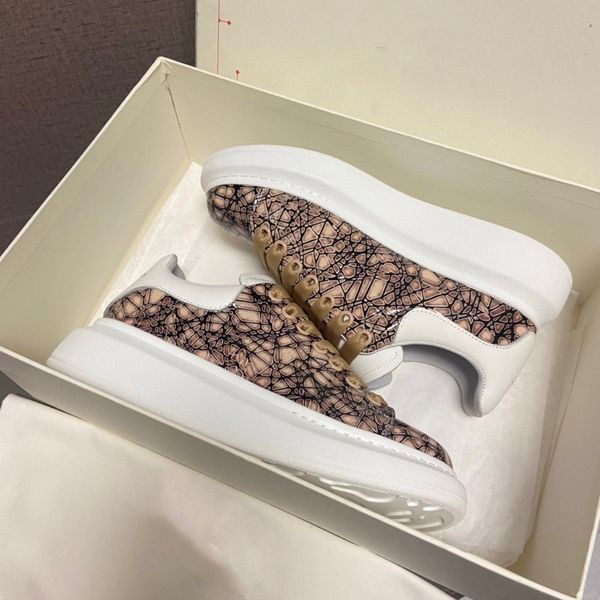 

designer woman shoe leather lace up men fashion platform oversized sneakers white black mens womens luxury velvet suede casual shoes chaussu