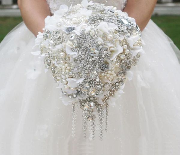 

korean creative jewelry brooch hydrangea bride holding flower bouquet3424181