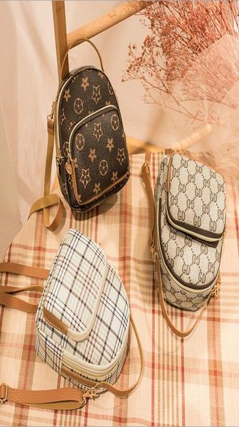 

2019 summer new oneshoulder diagonal ladies retro old flower portable shoulder mini children small backpack6212851
