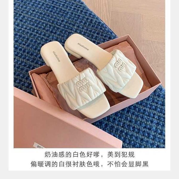 

beach shoes women slide designer sandals 2023 mius summer new leather square heel flat bottom wear toe slippers for 7nli
