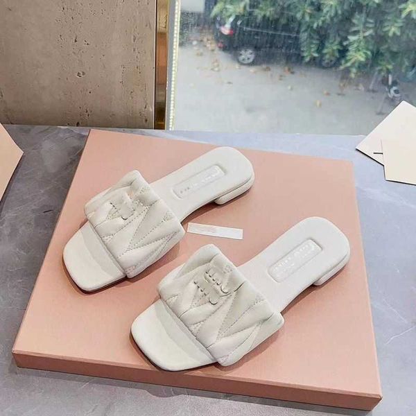 

designer mius beach sandals shoes women 2023 slide summer new slippers ins outerwear line red versatile square wj4q