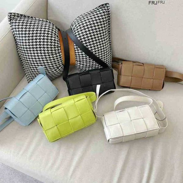 

bottegas bags venetas cassettes woven handbags s pillow fashion ins chest womens waist single shoulder slanting leather bag have logo frj 4c