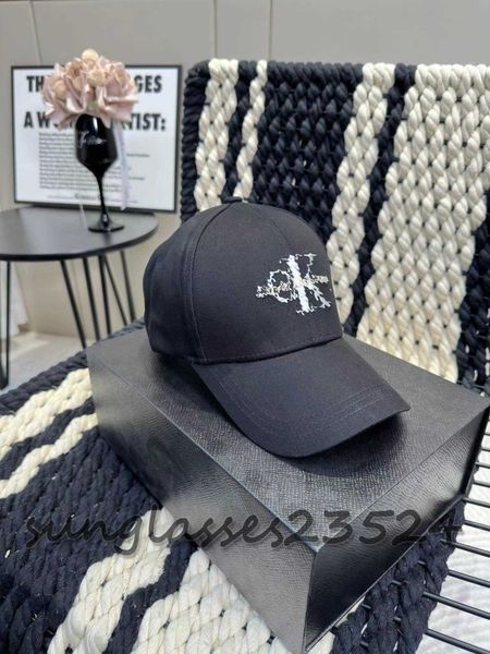 

luxury designer hat, baseball cap, outdoor casual visor, comfortable and breathable, simple fashion style, male and female couple hats, high, Blue;gray