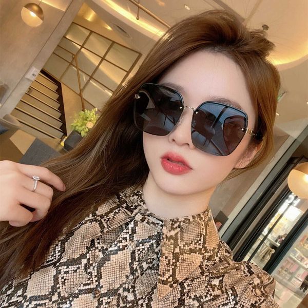 

wholesale of sunglasses fashion new style temperament polarized light trend net red glasses uv resistant women's sunglasses, White;black