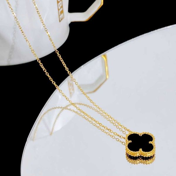 

van clover necklace designer four-leaf clover double-sided titanium steel necklace fashionable and versatile non-fading high-grade shell nec, Silver