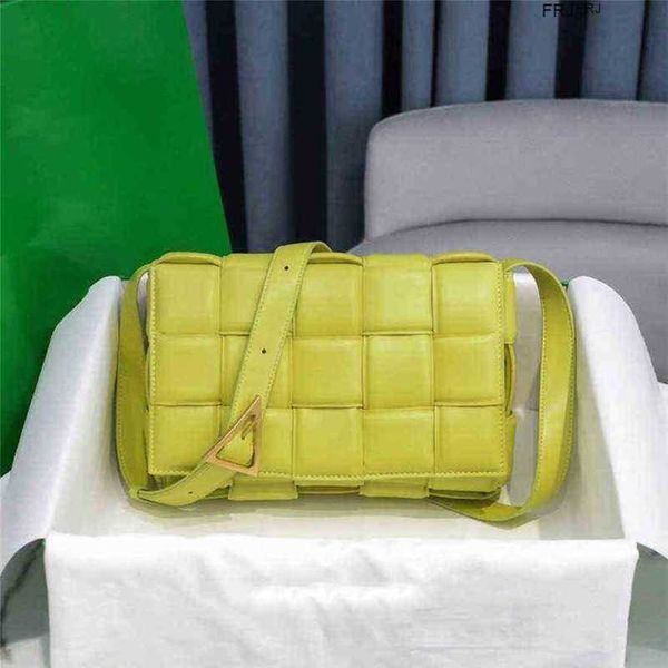 

bottegas bags venetas cassettes luxury padded shoulder bag lambskin leather yellow 7a quality size 26188cm have logo frj usrz
