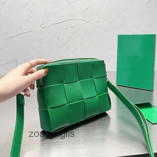

mens lady's camera designer 2023 knitted womven bags venetas bottegas classic cassette bag handbag tofu cowhide casual crossbody sm 4j